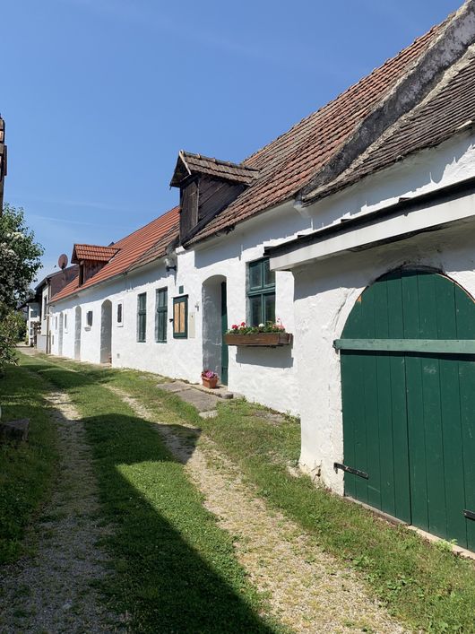 Kieslinghof  Weingut und Ferienwohnungen- Außenansicht Hof