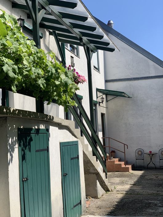 Kieslinghof  Weingut und Ferienwohnungen- Außenansicht Hof