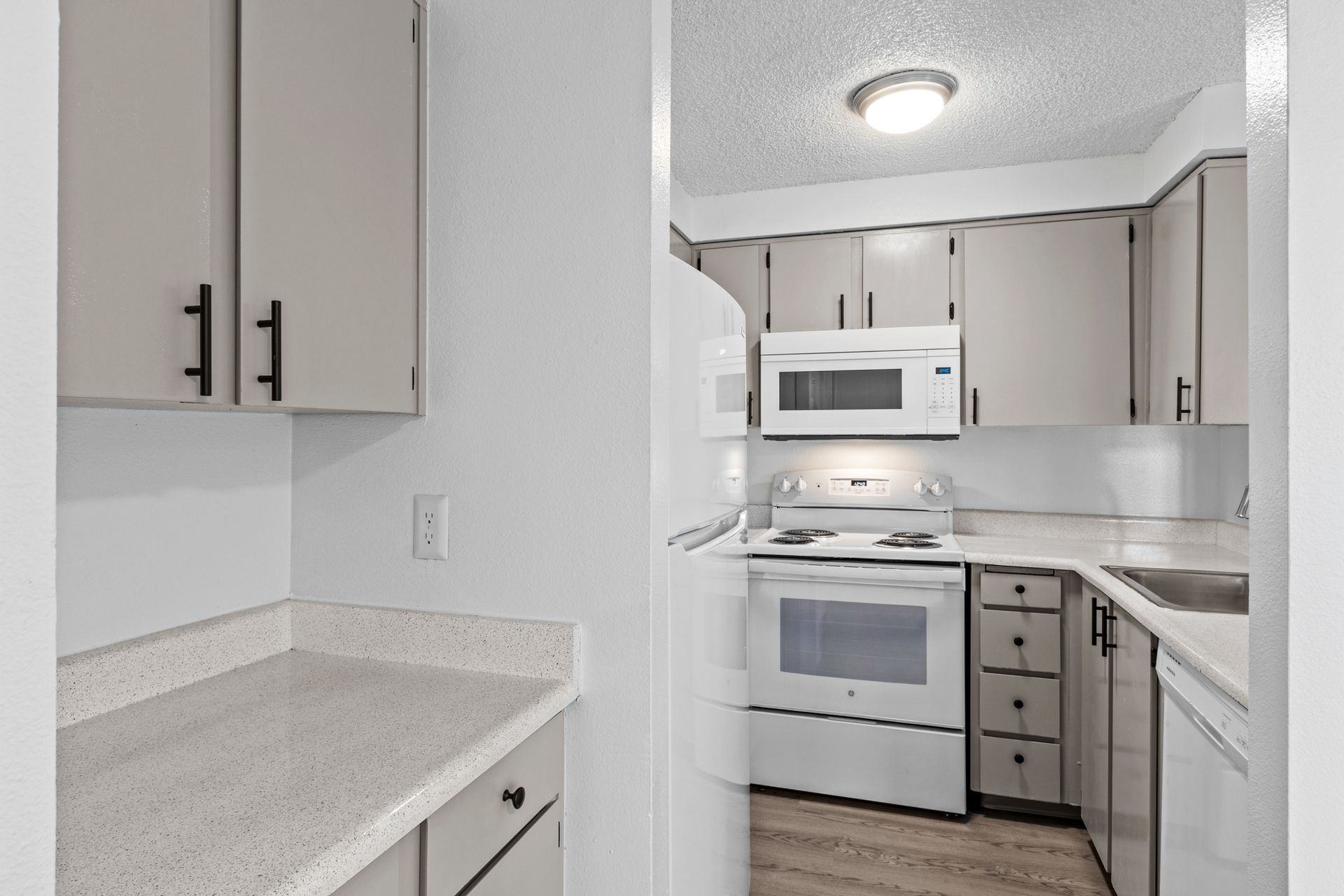 Spacious Kitchen with all appliances