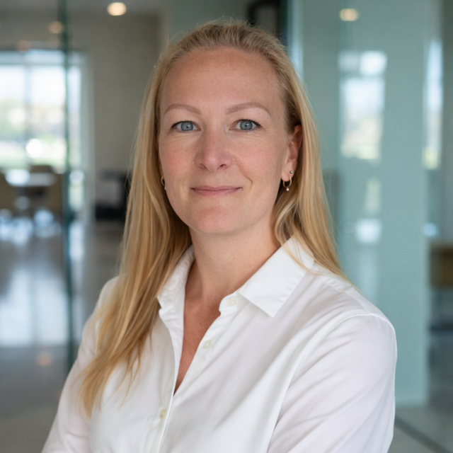 Zoe Bond, MacroActive CXO