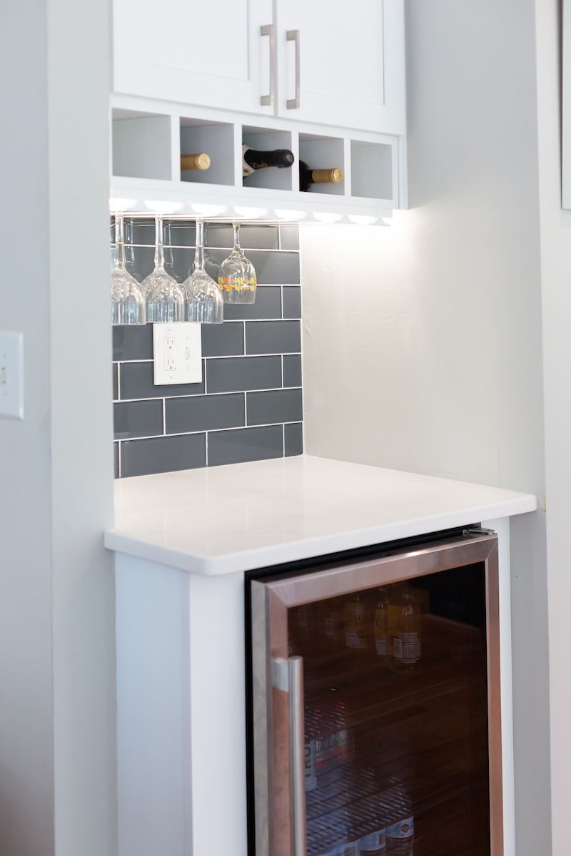 Painted Linen Waypoint Cabinets , Calacatta Alto Q Quartz Countertops