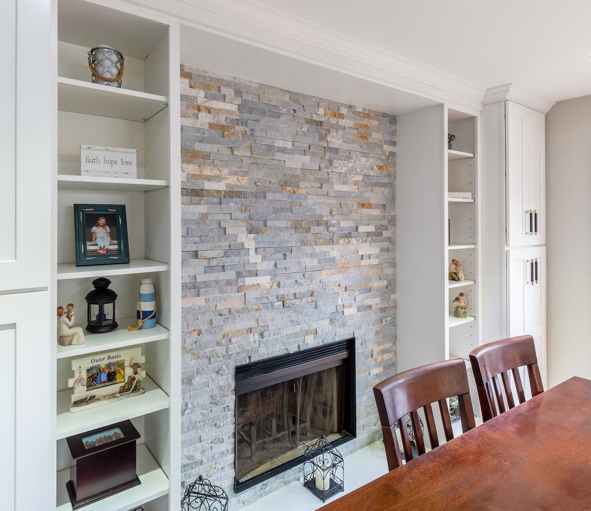 Sunset Silver Ledger Paneled Fireplace with White Storm Suede Silestone Hearth