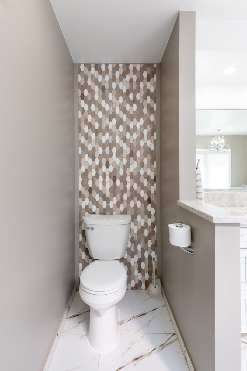 Bellagio Blend Accent Tile Wall and Lazer Carrara Tile Floor
