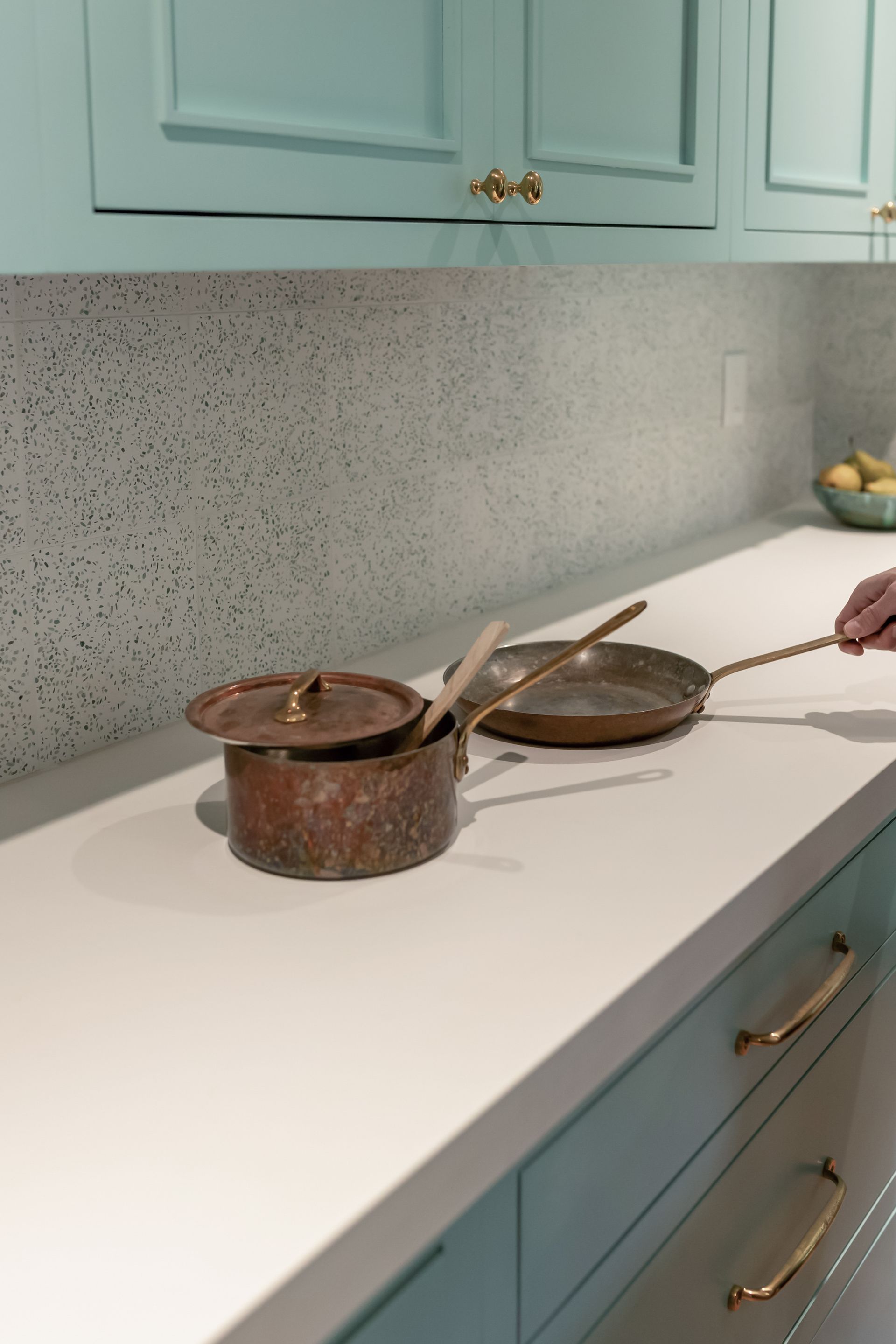 Invisacook 4 Burner Straight Unit and NeoLith Arctic White Satin Perimeter Countertops