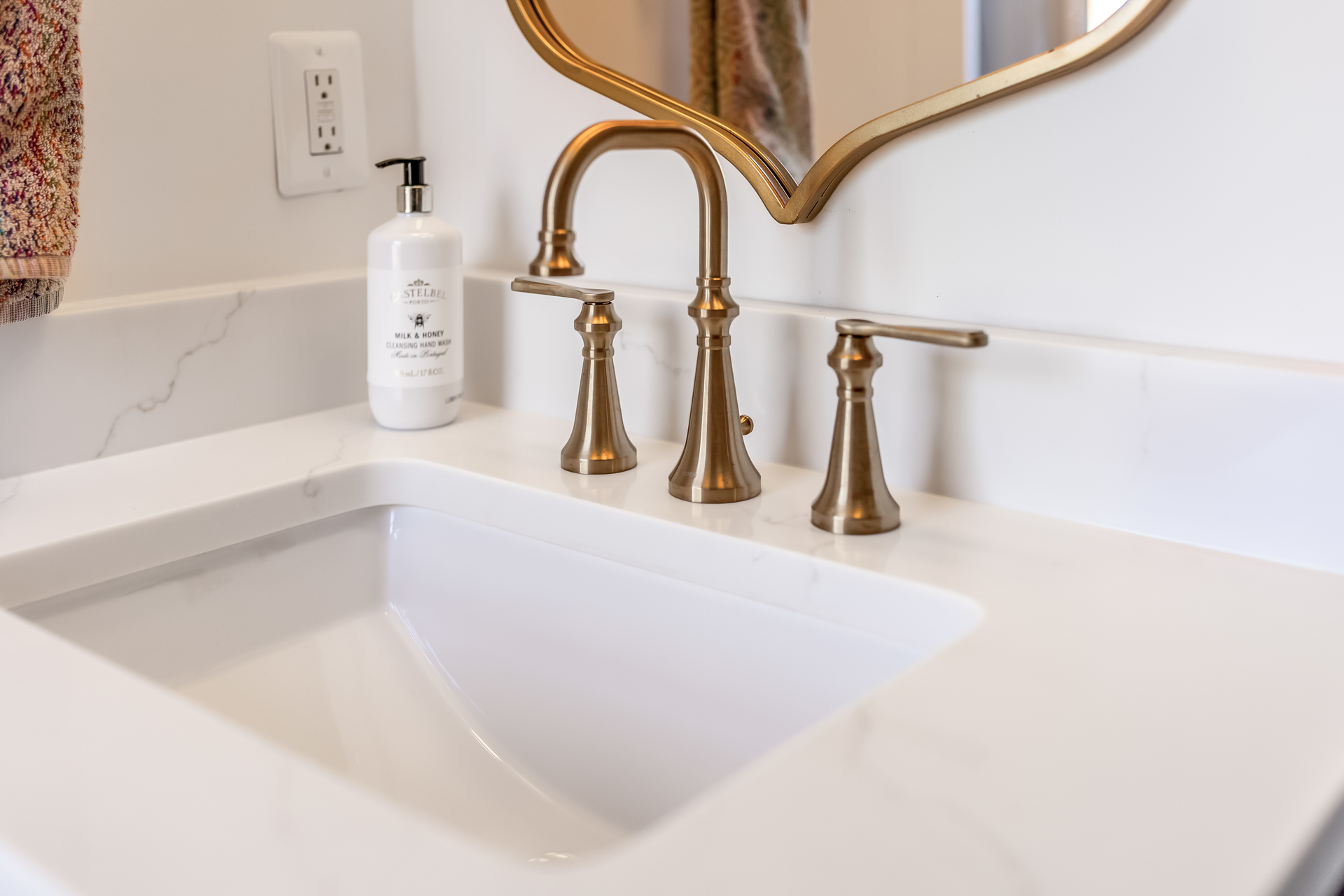 Q Quartz Calacatta Miraggio Gold