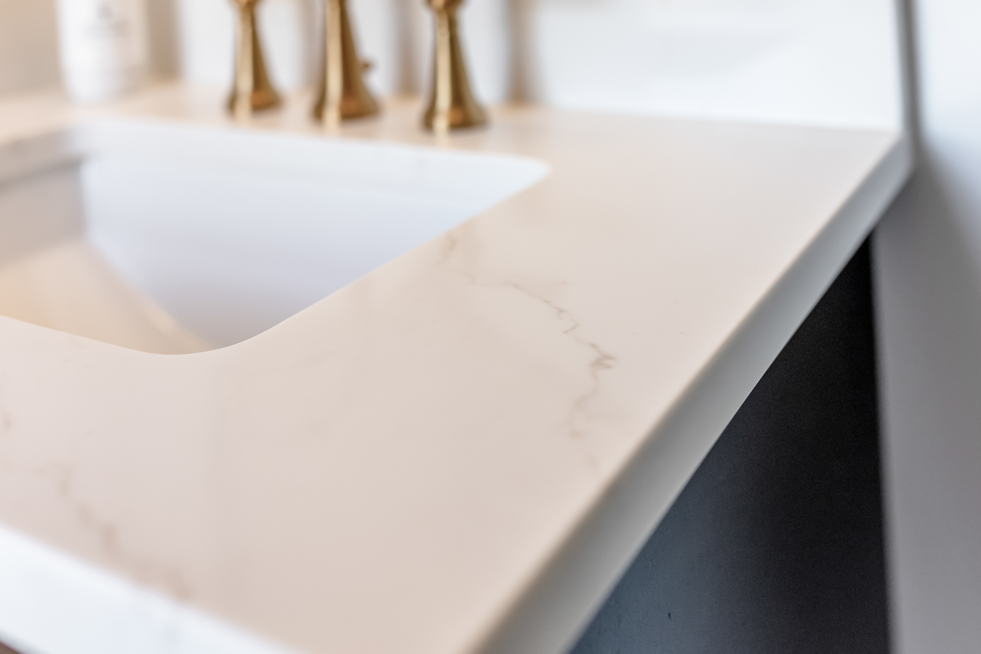 Q Quartz Calacatta Miraggio Gold