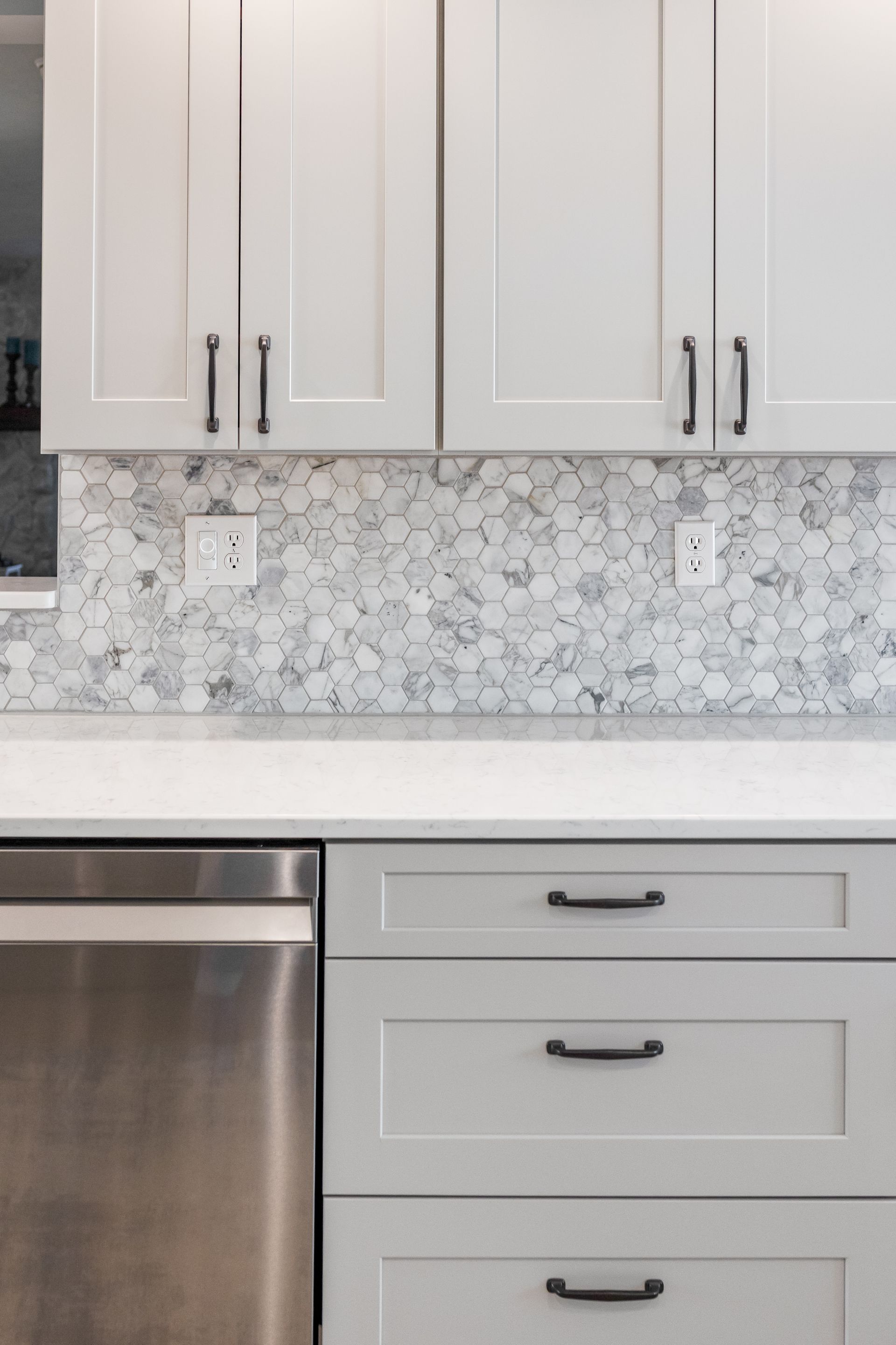 Calacatta Cressa Hexagon Tile Backsplash and Waypoint Painted Harbor Cabinets