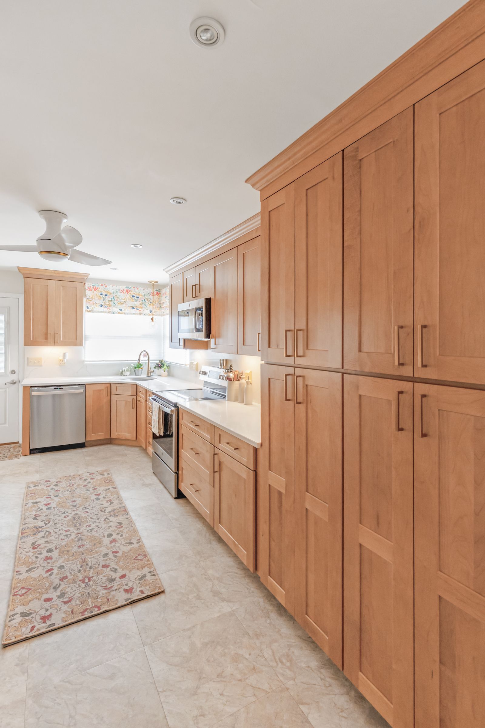Calacatta Valentin Q Quartz and Waypoint Maple Rye Cabinets