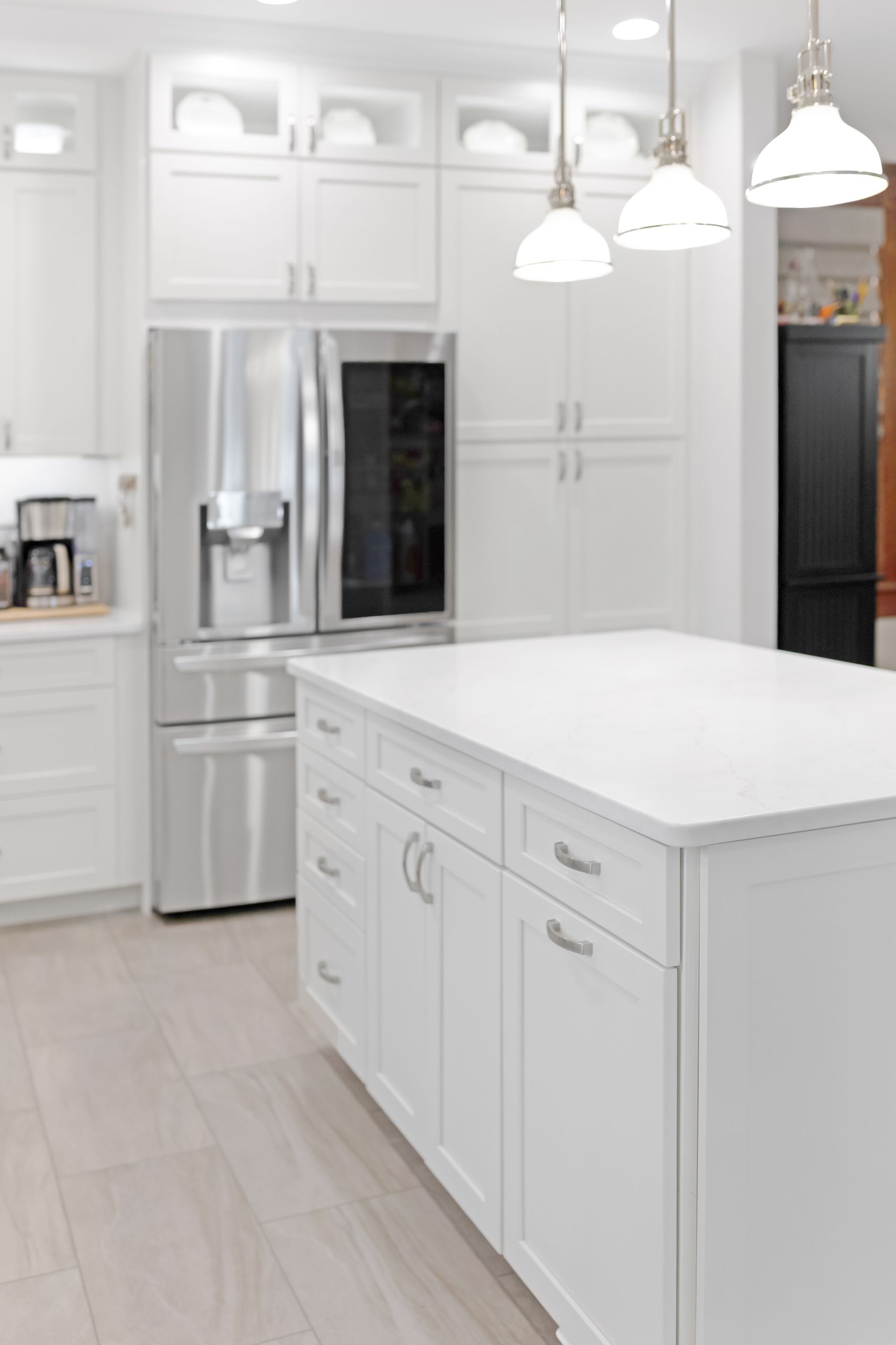 Calacatta Mirragio Duo Countertops and Waypoint Cabinets in Painted Silk