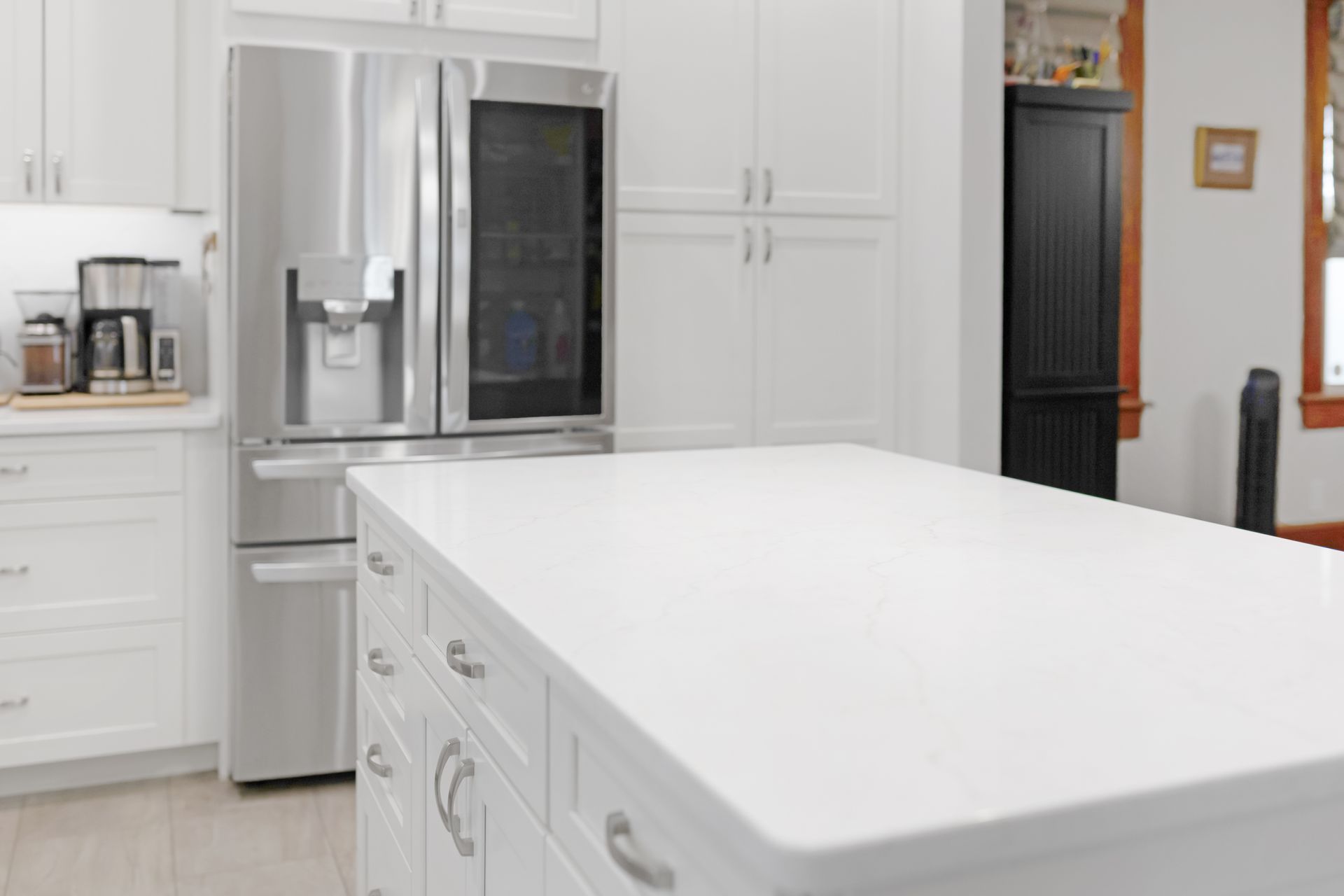 Calacatta Mirragio Duo Countertops and Waypoint Cabinets in Painted Silk