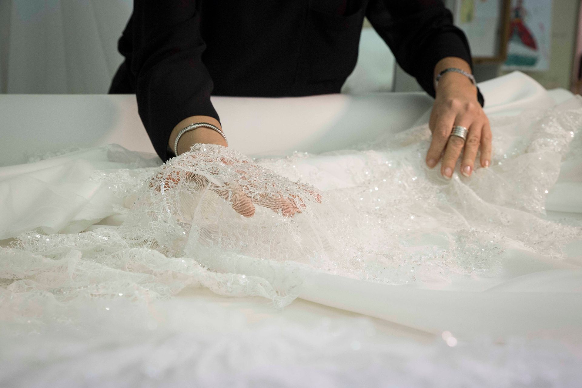 Ampia scelta di pizzi e tessuti pregiati
Sartoria Sposa
