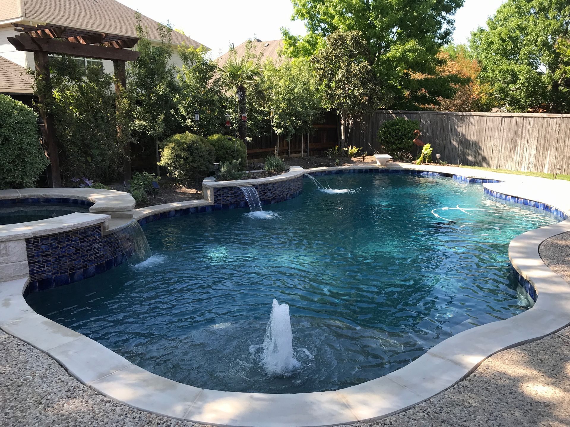 A large swimming pool with a fountain in the middle of it