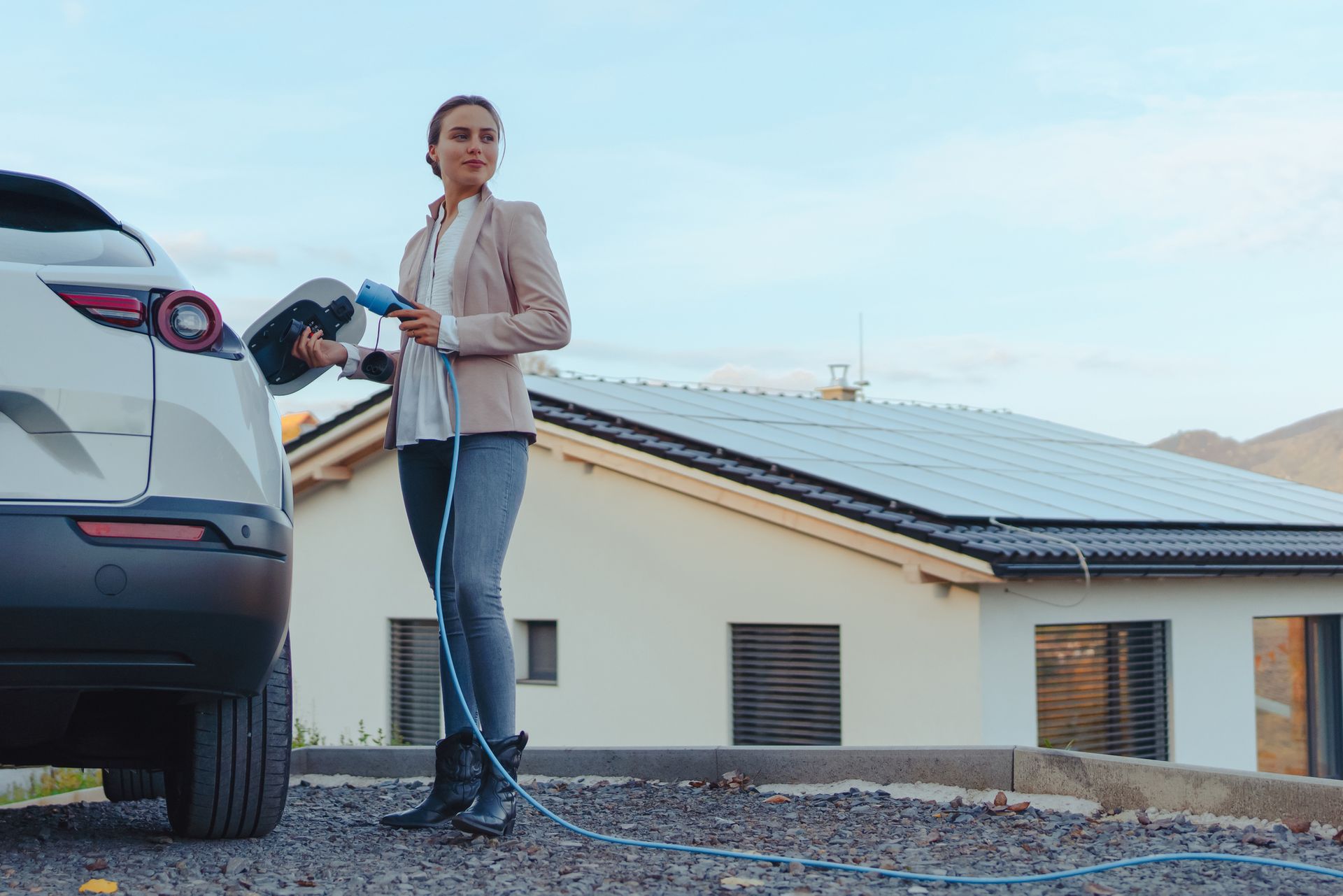 Sähköautojen latausasemien
asennus