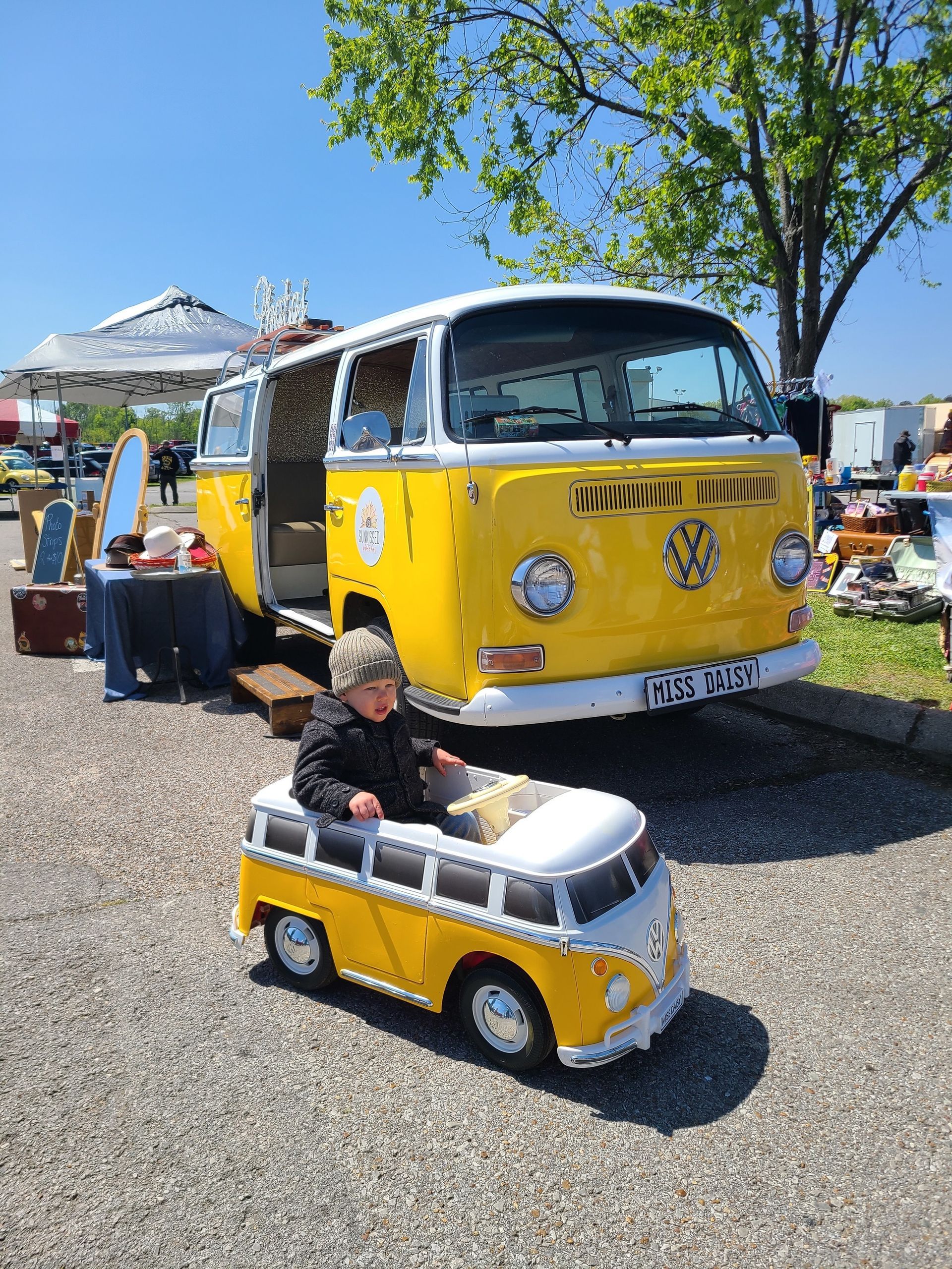 Miss Daisy from SunKissed Photo Bus at Bug-a-Palüza in East Ridge, TN