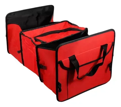 Bolsa de almacenamiento plegable isotérmica de color rojo con asas negras y tapa abierta, vista de perfil.