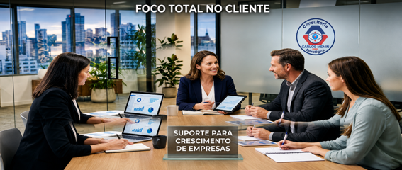 Equipe de empresários participando de reunião de consultoria estratégica para diagnóstico empresarial, planejamento estratégico, otimização de processos e crescimento sustentável. Imagem institucional da Consultoria Estratégica Carlos Menin com foco total no cliente.