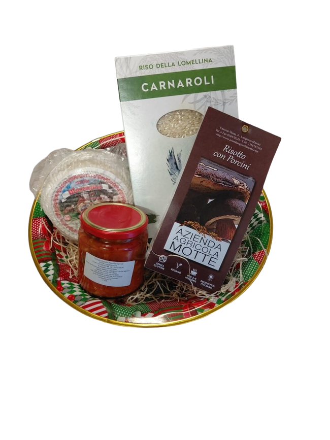 Un cesto regalo in legno contenente snack, una bottiglia con etichetta al limone e dolcetti, decorato con un nastro e un fiocco rosa.