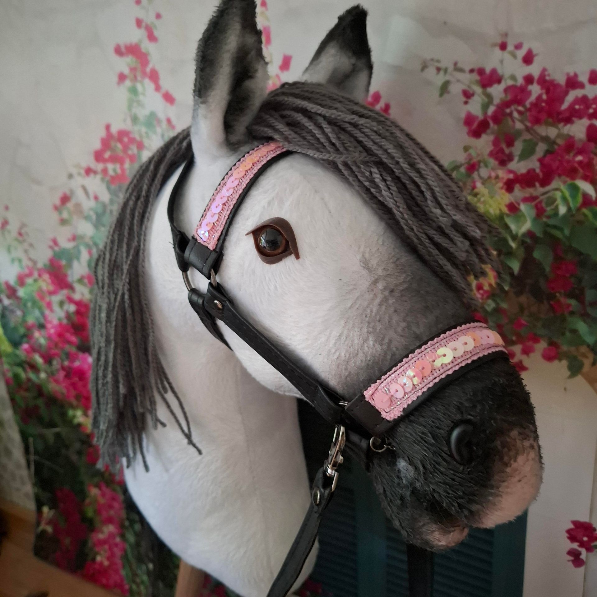 Mooie witte Schimmel Hobbyhorse