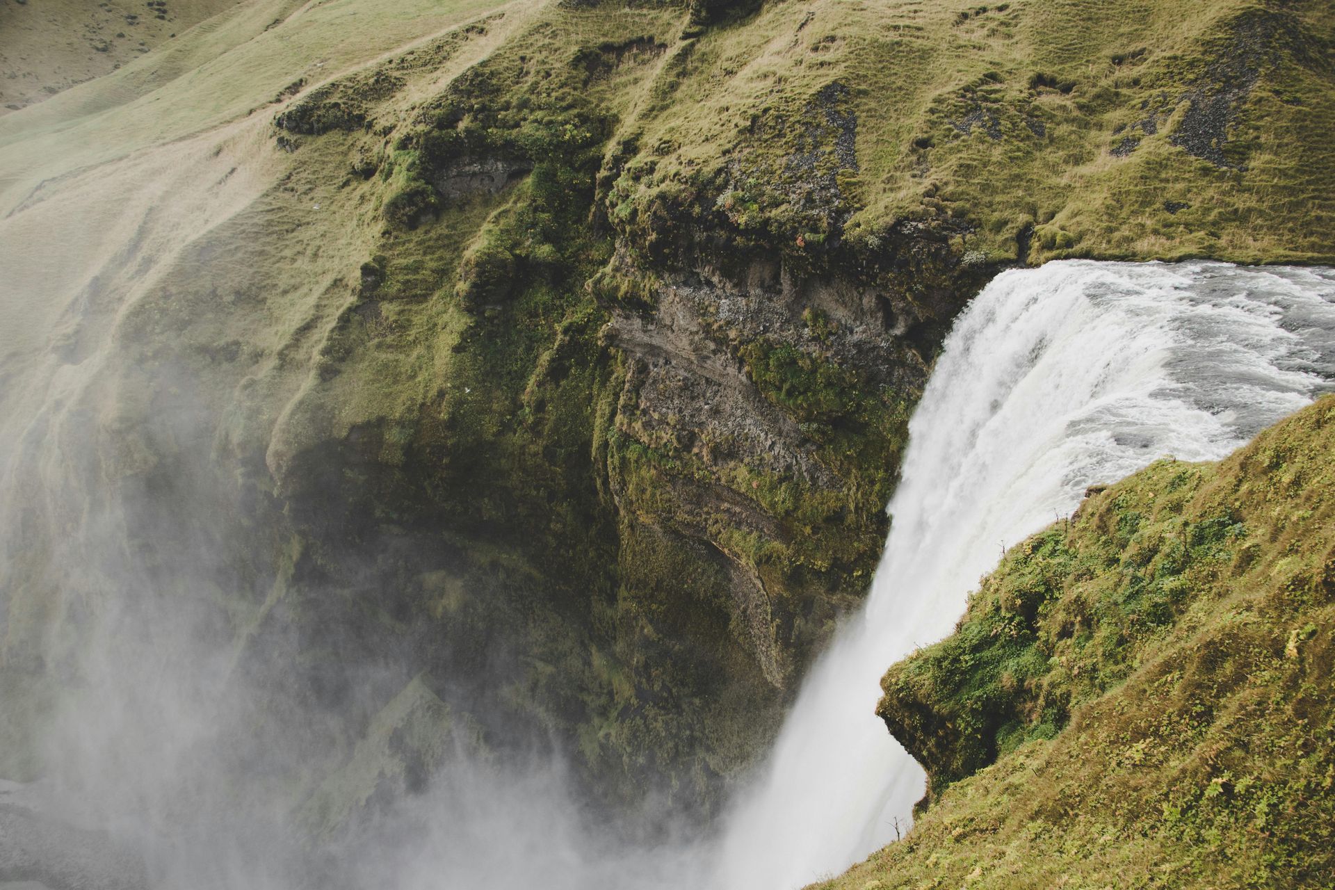 Travel Tips for Exploring Iceland by Privately