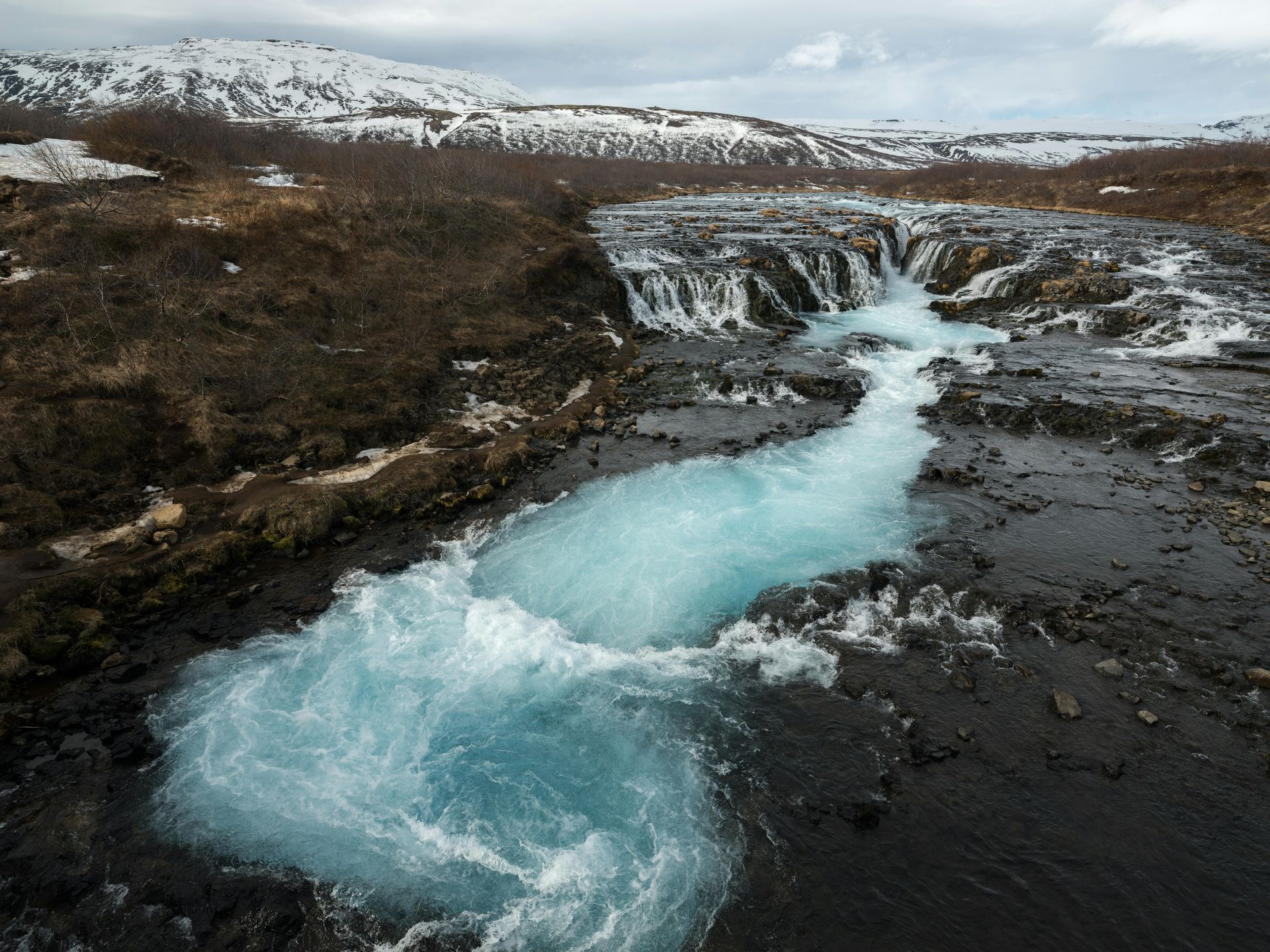 Iceland’s Hidden Waterfalls: Discovering Nature’s Quiet Side in Comfort