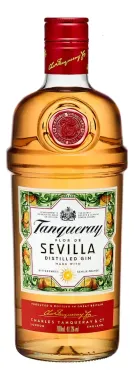 Botella de ginebra Tanqueray Sevilla con líquido ámbar, tapón rojo y etiqueta blanca sobre un fondo liso.
