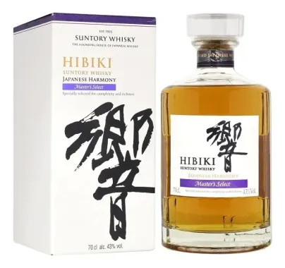 Botella de whisky Hibiki Japanese Harmony con caja blanca y caligrafía japonesa negra en negrita.