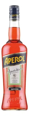 Botella de licor Aperol con líquido de color naranja brillante y etiqueta amarilla y negra sobre fondo blanco.