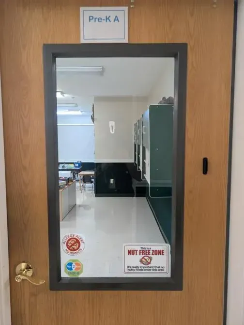 A door with a sign on it that says pre-ka