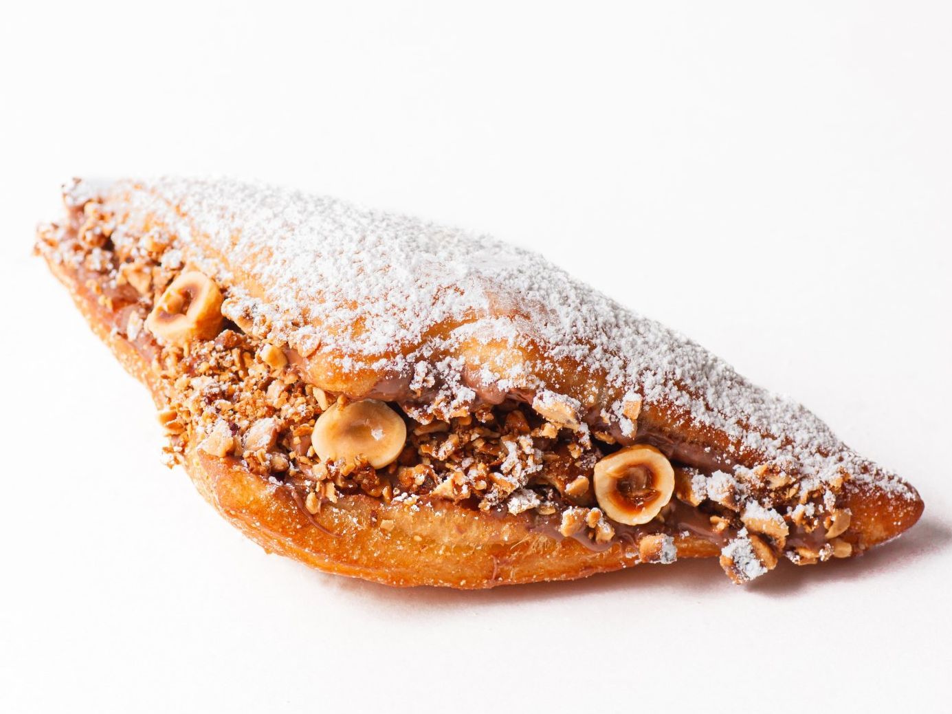Crescentina con crema di nocciole e caramello