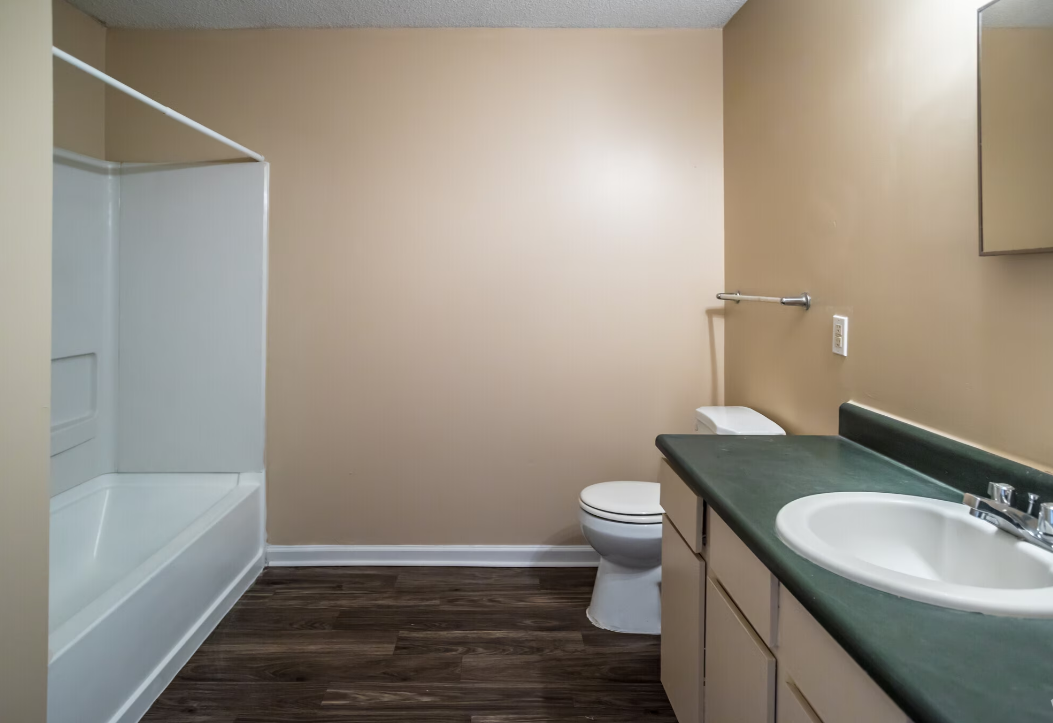 Greenview Estates Apartments- bathroom