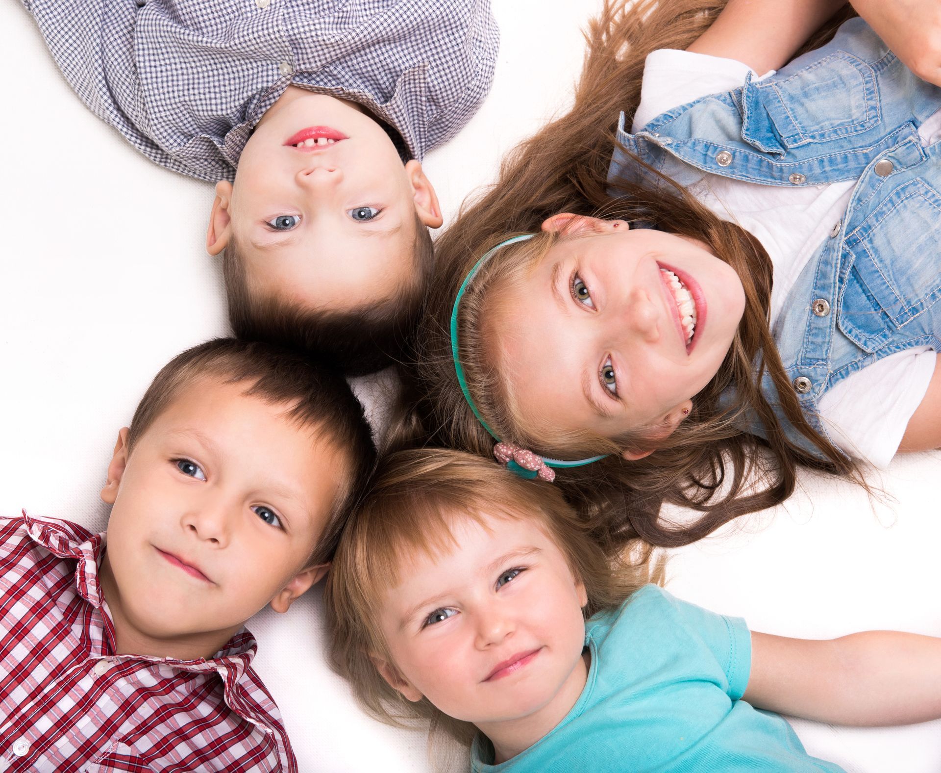 Bambini felici Bambini felici cura della carie, prevenzione della carie bambini, prevenzione dentale, dentista dei bambini