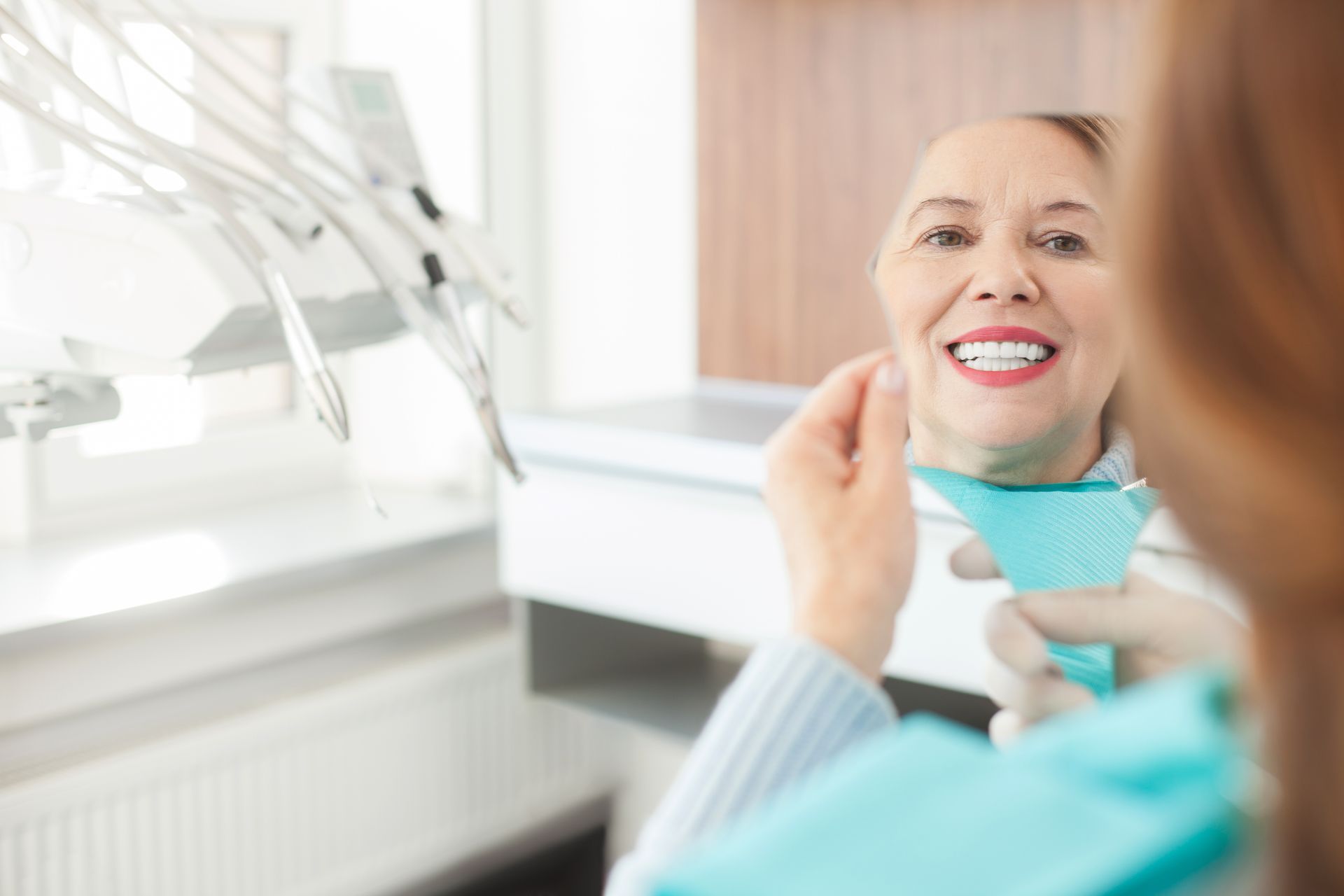 Visita dal dentista è molto importante per prevenire patologie del cavo orale così i denti si mantengono splendenti