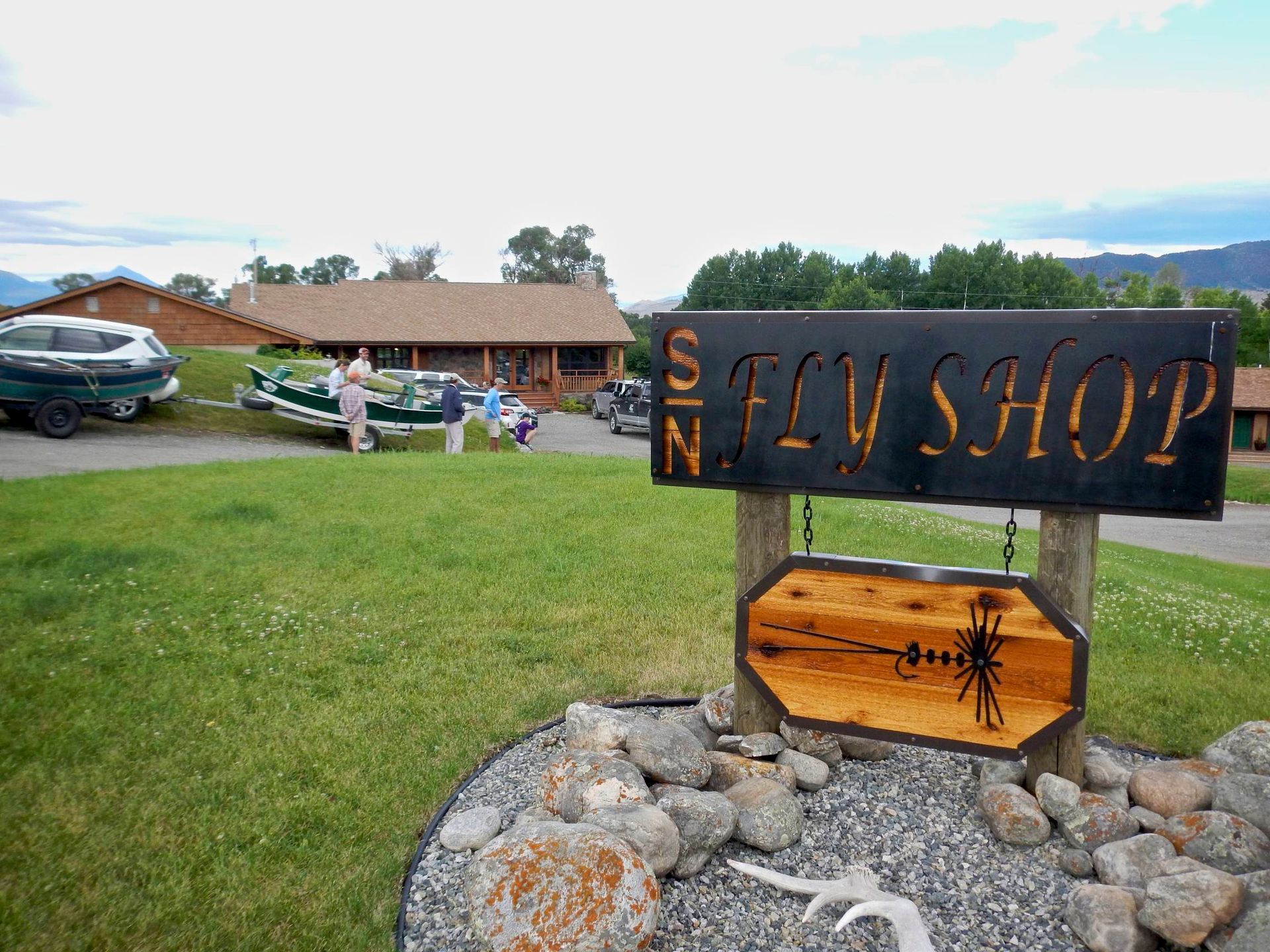 Nelson's Guides & Flies Lodging