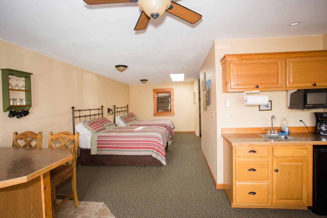 Nelson's Guides & Flies Lodging