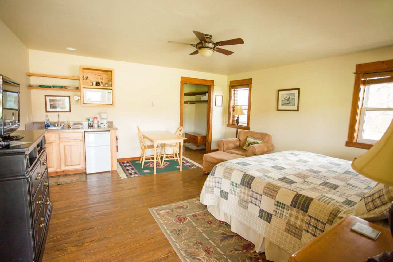 Nelson's Guides & Flies Lodging