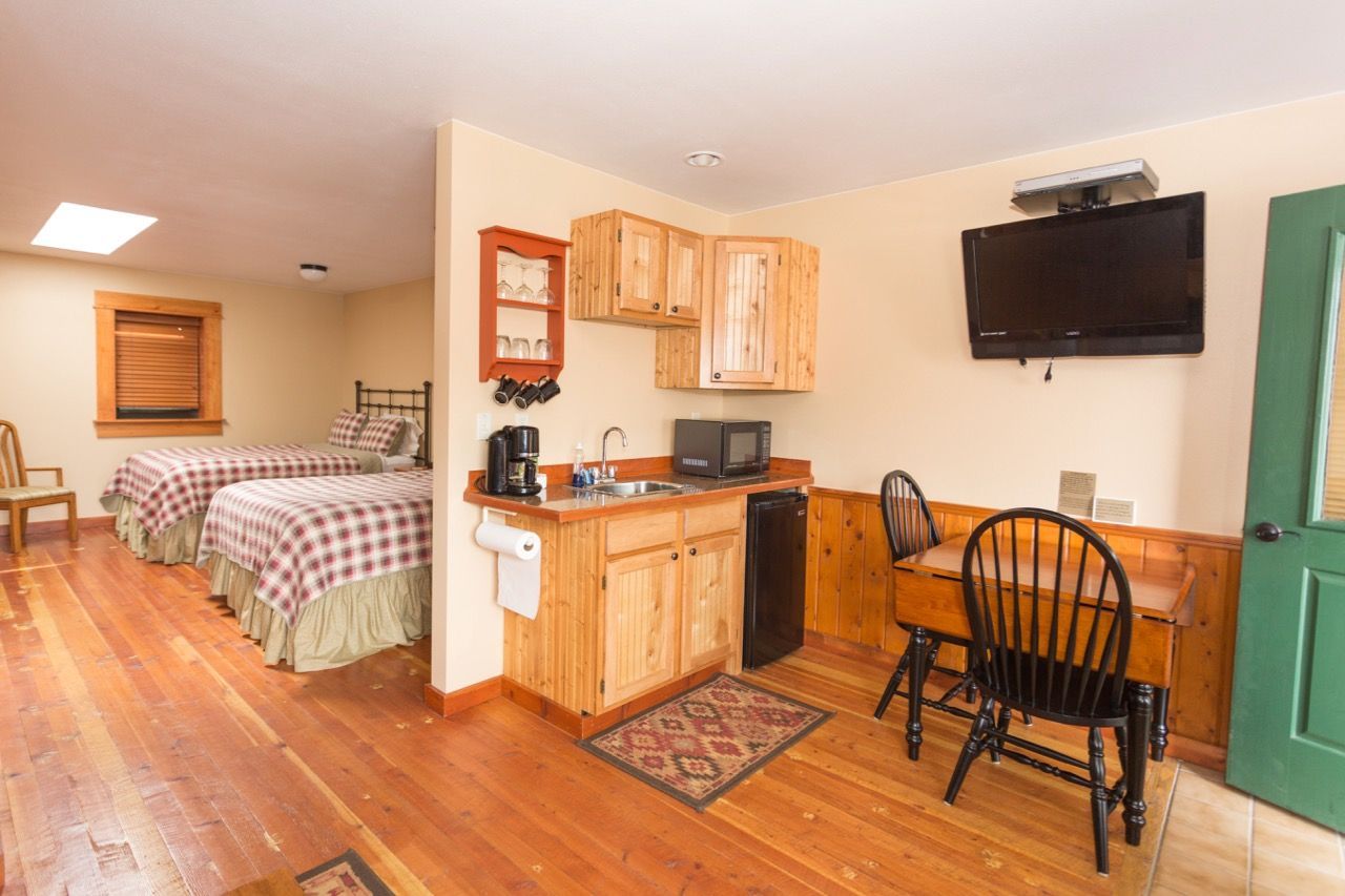 Nelson's Guides & Flies Lodging