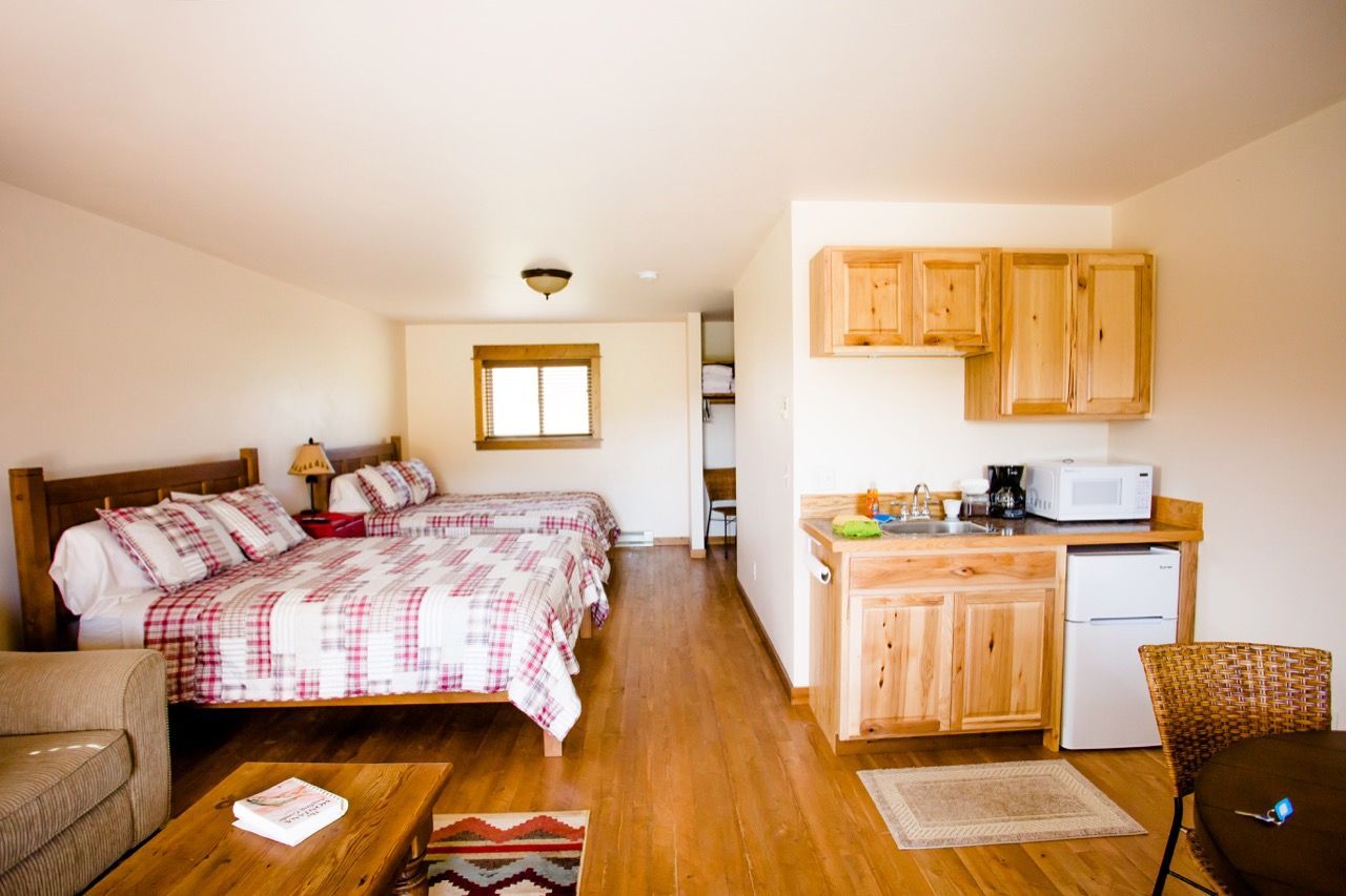 Nelson's Guides & Flies Lodging