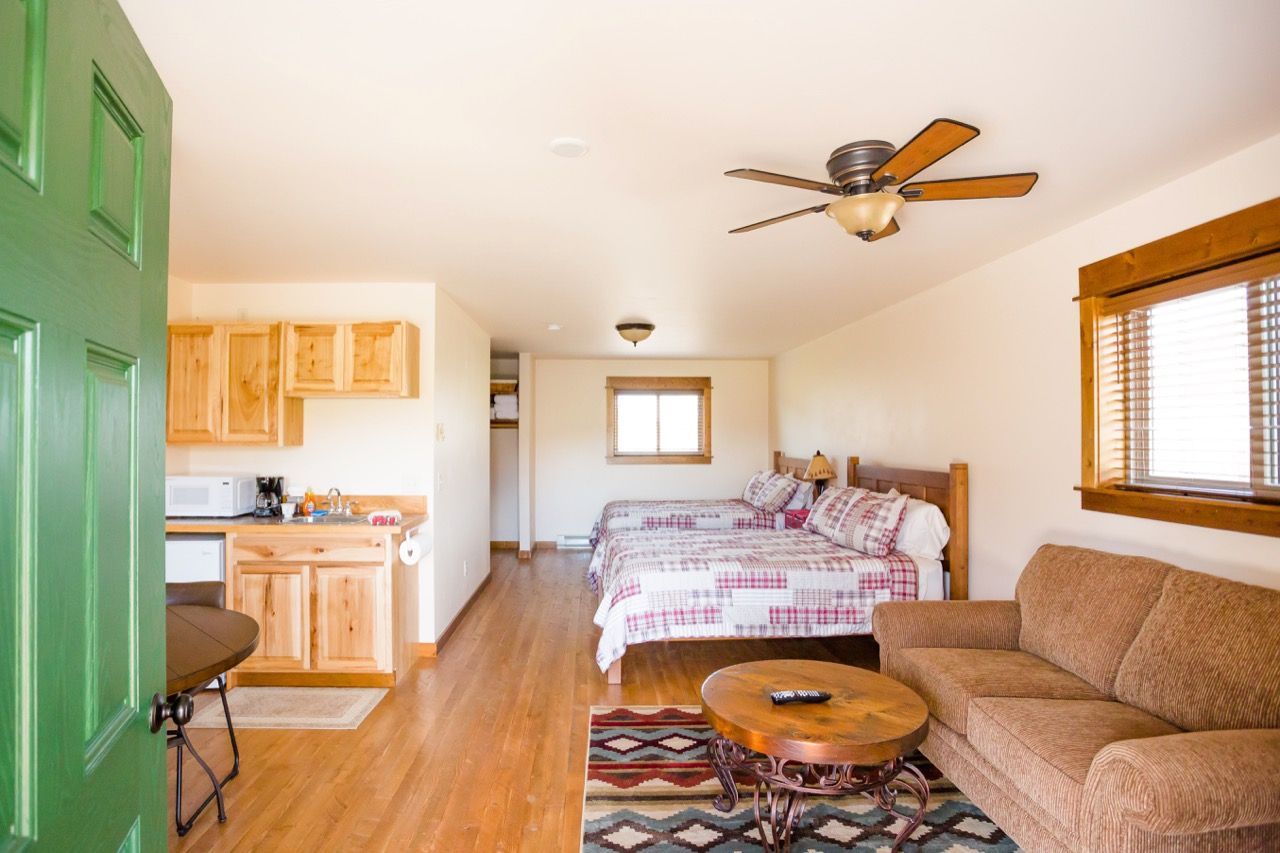 Nelson's Guides & Flies Lodging