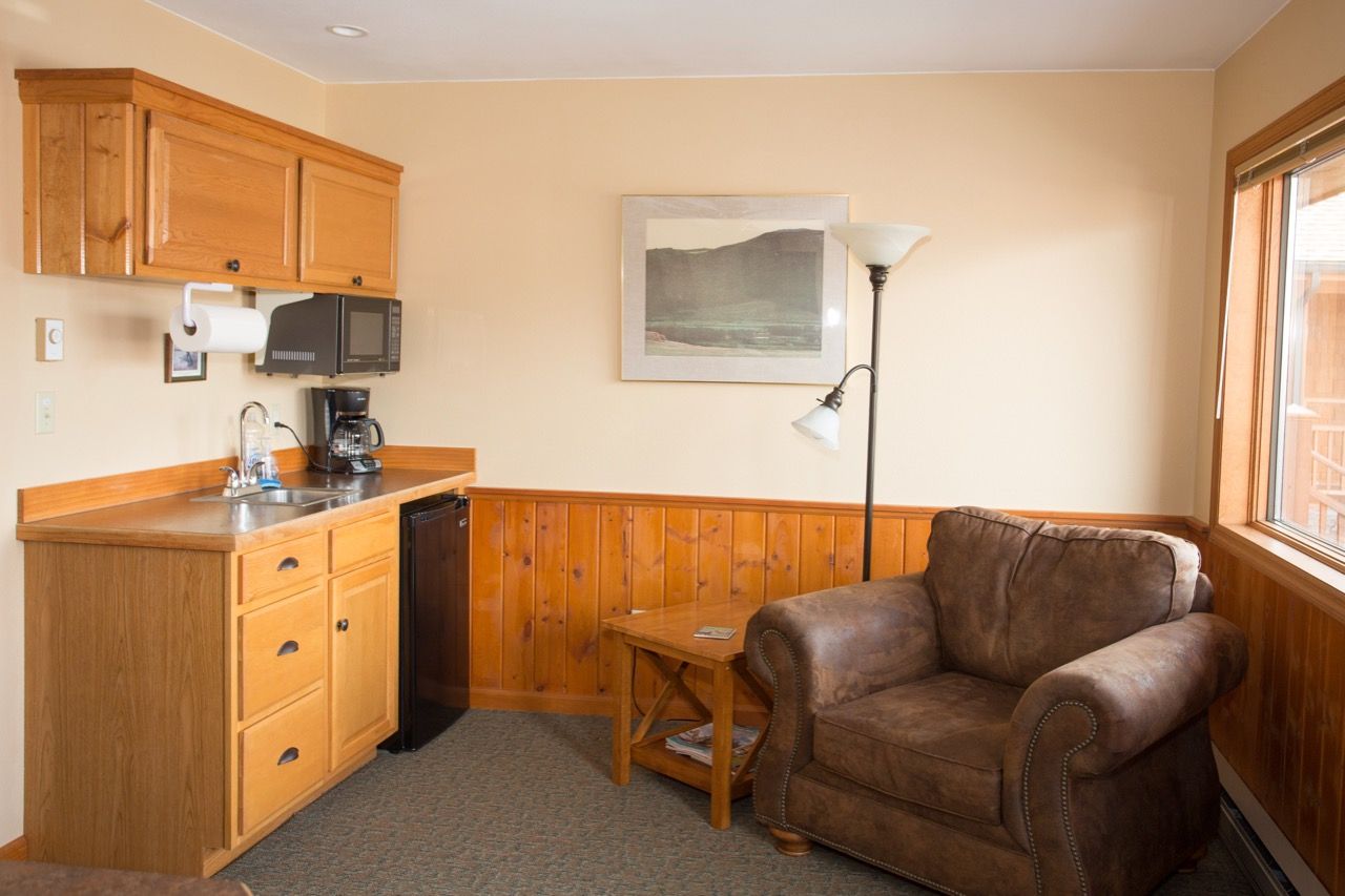 Nelson's Guides & Flies Lodging