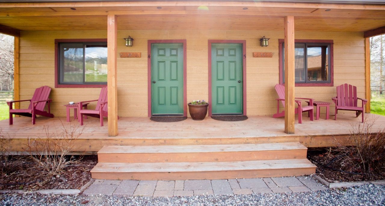 Nelson's Guides & Flies Lodging