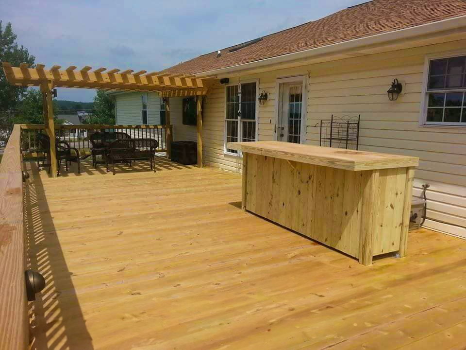 Deck, bar, and pergola built by Red Beaver Construction