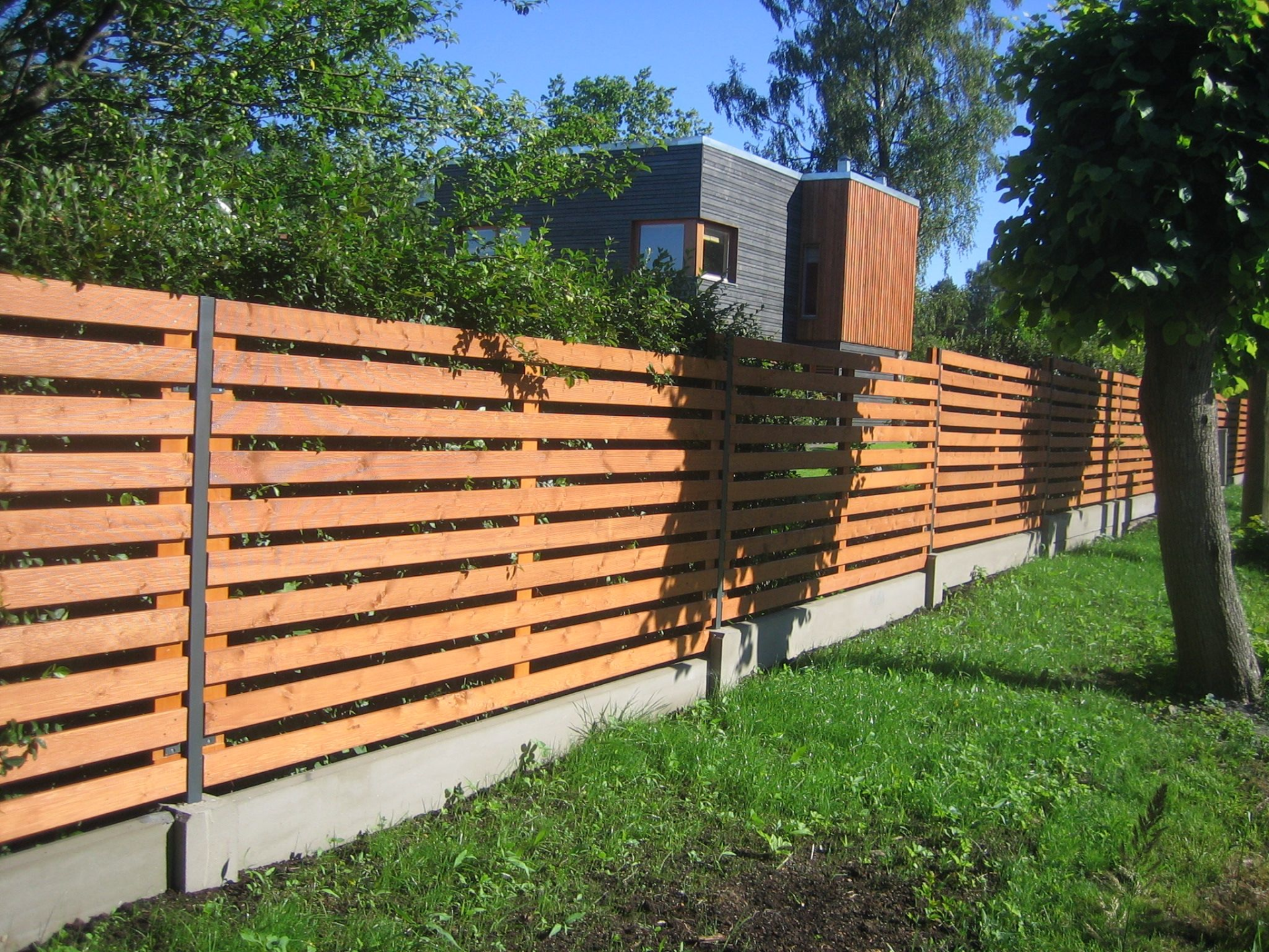 garāžu vārti, varti vārtu automātika, ātrgaitas ruļļu vārti, drāšu žogi, stiepļu žogi, metāla kaltie žogi, saliekamie