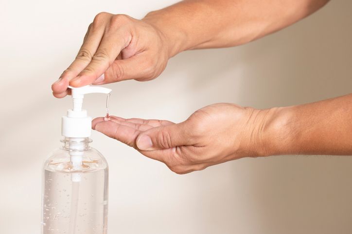 Using alcohol gel clean wash hand sanitizer anti virus bacteria dirty skin care