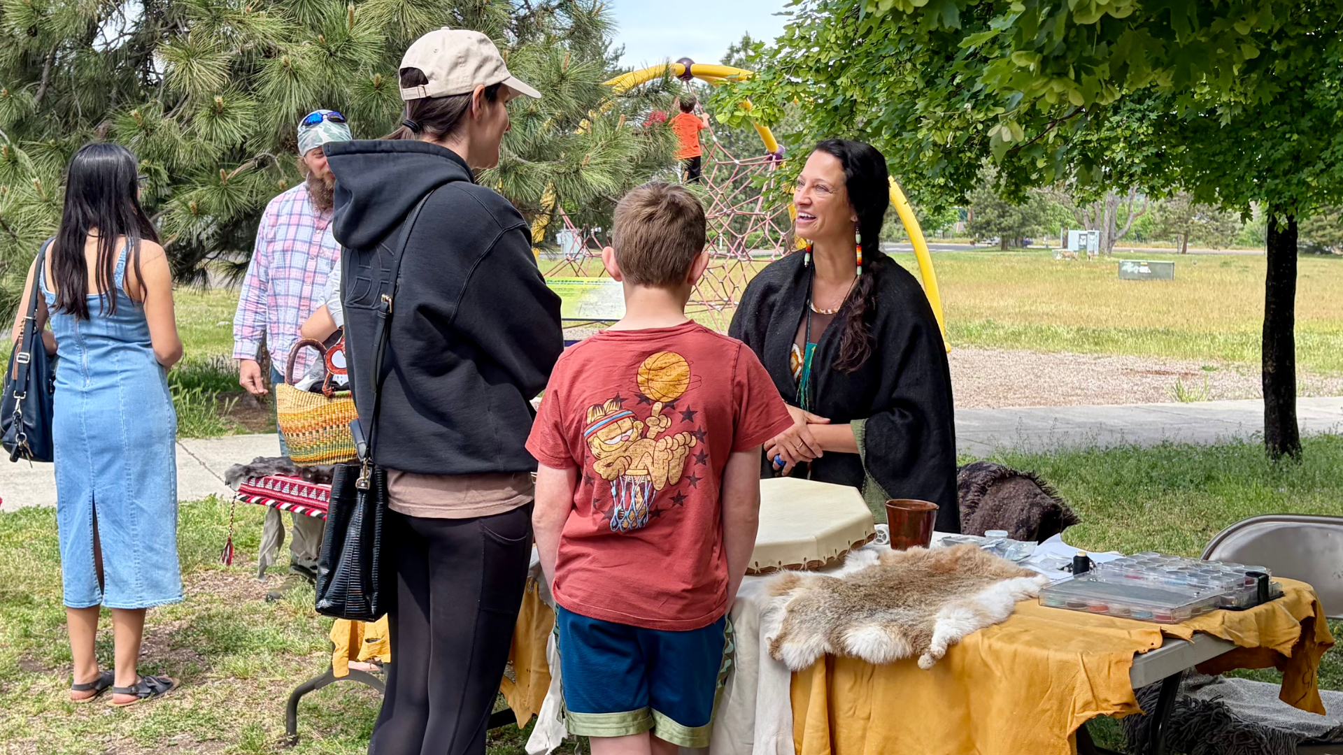 An indigenous educator shares traditional ecological knowledge with visitors