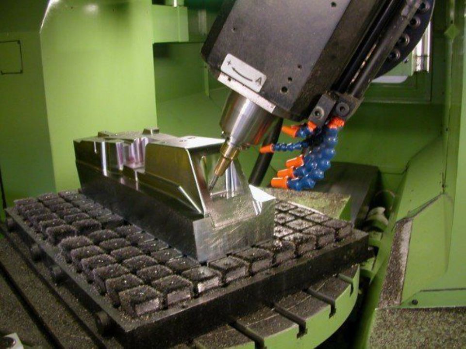 Centro di lavoro 5 assi C.B. Ferrari modello D 420