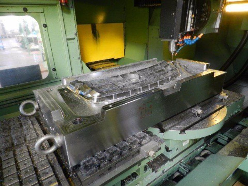 Centro di lavoro 5 assi marchio C.B. Ferrari D 420