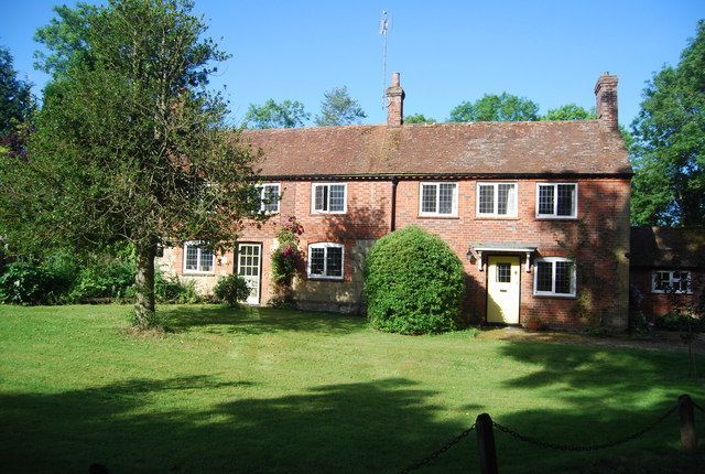 Elmbridge houses in Surrey
