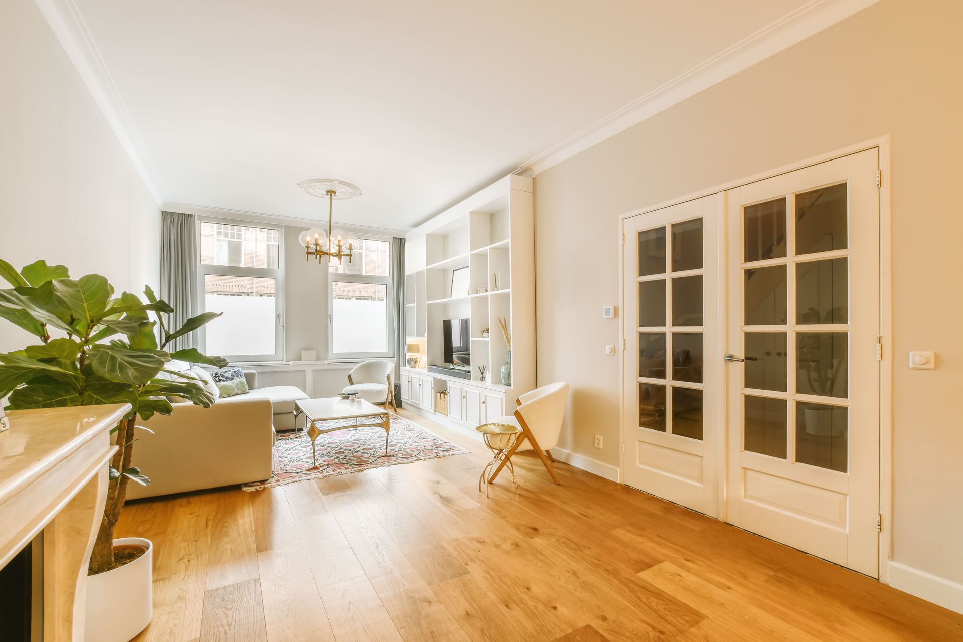 Stylish Pasco living room with hardwood floors