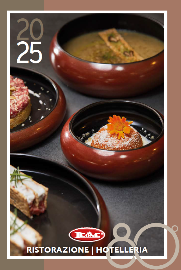 Copertina di una rivista di cucina con ciotole di piatti gourmet e la scritta “2025 ristorazione | Hotelleria”
