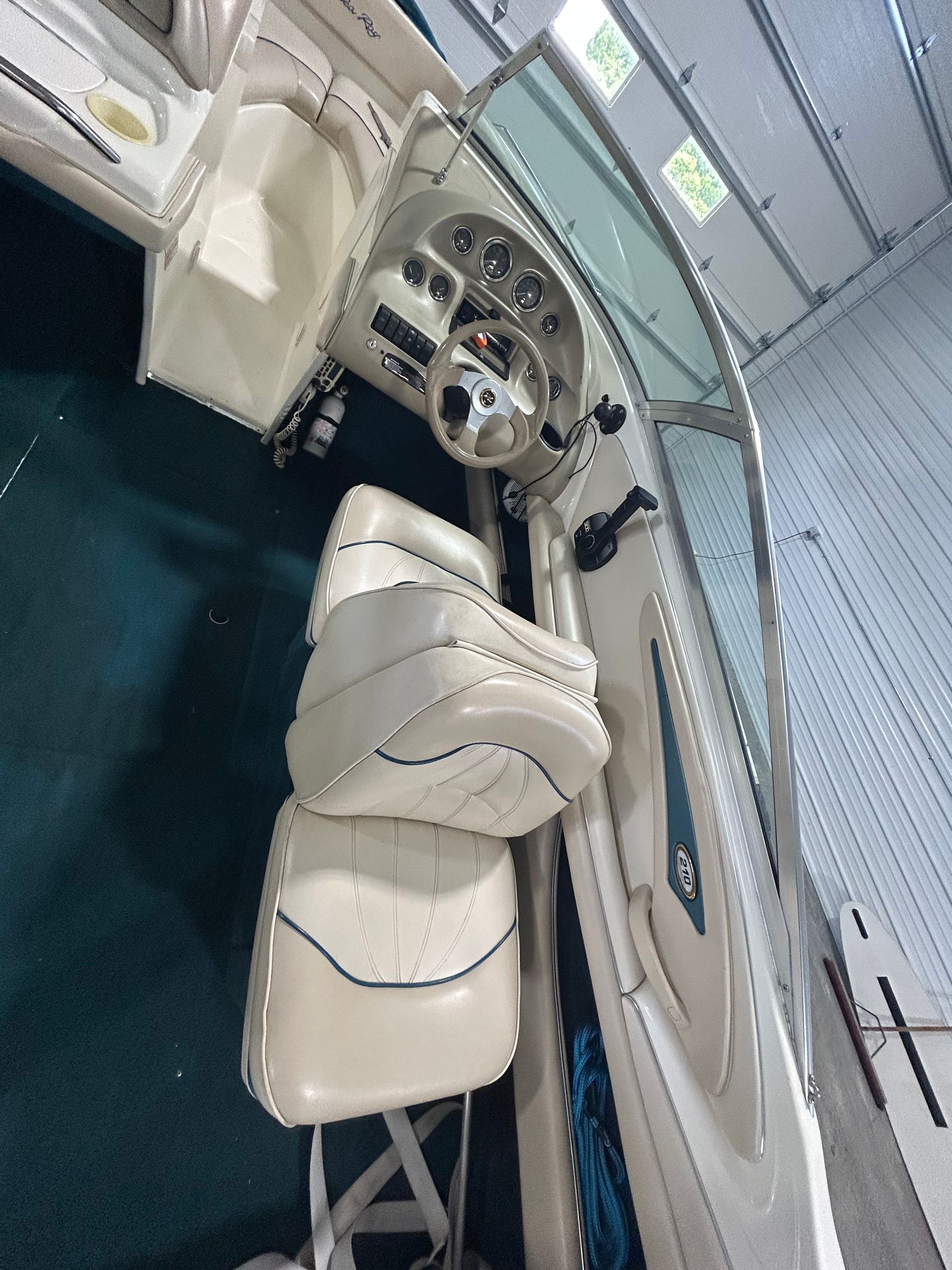 1999 Sea Ray 210 photo 9
